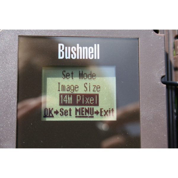 Bushnell Trophy Cam HD Aggressor 14 MP No Glow Luz Negra Camo